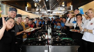 Duyma engelli şefler, vegan mutfağını deneyimledi