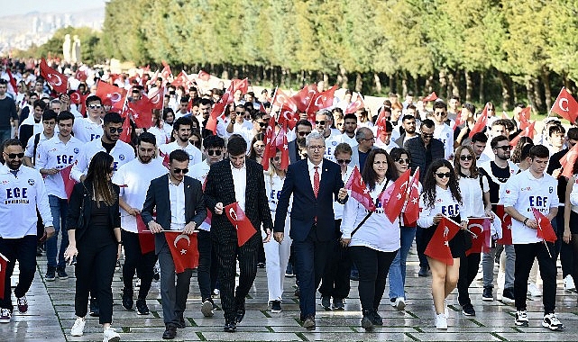 Ege Üniversitesi Heyeti, Cumhuriyetin 100 Yılında Atatürk’ün huzurunda