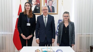 Egeli tıp öğrencisi Ceren Yürümez’e memleketler arası alanda kıymetli iki misyon