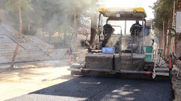 Elmalı Atatürk Caddesi’nde sıcak  asfalt çalışmaları tamamlanıyor