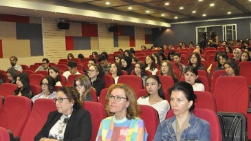 EÜ’de bayanın sanat tarihindeki yeri konuşuldu