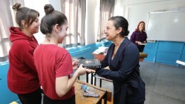 Filiz başkan’dan 10 kasım’da efes selçuk gençliğine Atatürk ikramı