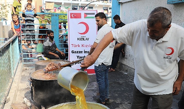 Gazın Bittiği Gazze’de Kızılay Yemekleri Odun Ateşiyle Pişiriyor