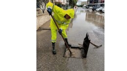 İzmir Büyükşehir Belediyesi takımları yağmur mesaisinde