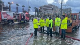 İzmir’de deniz 1 metre yükseldi