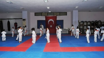 Kemer Belediyesi Karateciler jenerasyon atladı