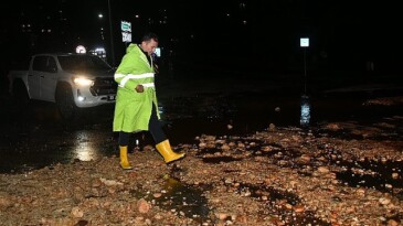 Lider Abdullah Özyiğit, gece boyunca çalışmaları yerinde inceledi