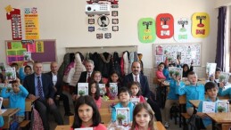 Lider Altay “Başarmaya Hazırım” Projesinde 3. Sınıf Öğrencilerine Kıssa Kitabı Dağıttı