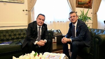 Lider Böcek CHP Genel Lideri Özgür Özel’i ziyaret etti