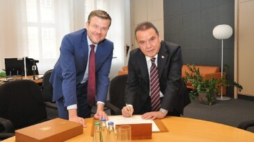 Lider Böcek Nürnberg’i ziyaret etti