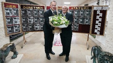 Lider Çalık öğretmenlerle bir ortaya geldi