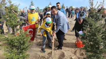 Lider Kalaycı ” geleceğe nefes cumhuriyete nefes” fidan dikme programına katıldı