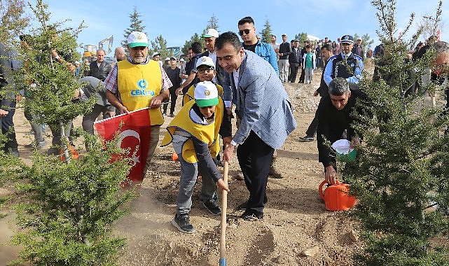 Lider Kalaycı ” geleceğe nefes cumhuriyete nefes” fidan dikme programına katıldı