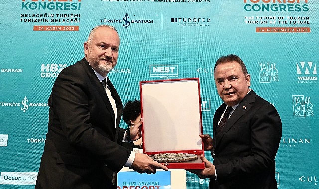 Lider Muhittin Böcek Resort Turizm Kongresi’ne katıldı