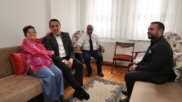 Lider Savran, halkımızın dayanağı bize güç veriyor