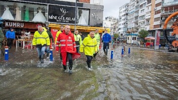 Lider Soyer, deniz kabarmasının tsunami tesiri yarattığı Kordon’da
