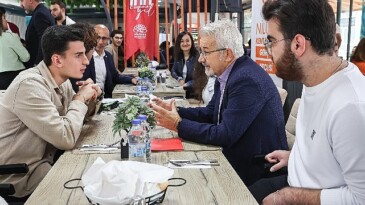 Lider Turgay Fazilet üniversite öğrencileriyle buluştu