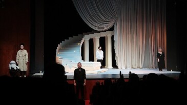 Ne hayatta ne tiyatroda istediği yeri bulamamış bir bayanın kıssası “Ben Medea Değilim”