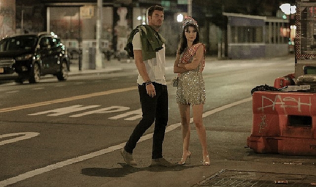 Netflix, başrollerini Kıvanç Tatlıtuğ ve Beren Saat’in paylaştığı yeni sineması İstanbul İçin Son Davet’in resmi fragmanını yayınladı