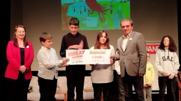 Öğrencilerin kızılay haftasına özel oyunu alkış aldı