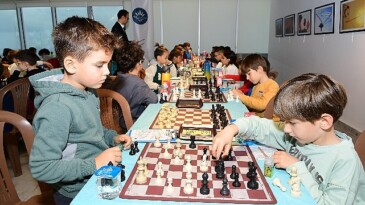 Satranç’ta birinci atılım Lider Selvitopu’ndan