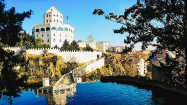 Soğuk havayı karpostallık manzaralar ısıtıyor