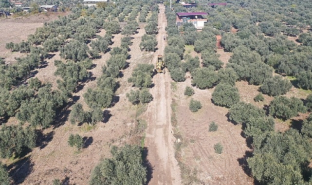 Torbalı Belediyesi’nden ova yollarında hummalı çalışma