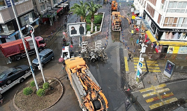 Tsunami tesiri yaratan afet sonrası mağdurlara yardım eli