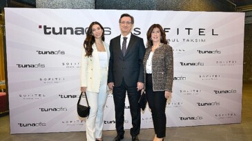 Tuna Ofis Mobilyaları’nın konukları İstanbul Güldürü Şenliği kapsamında kahkaha dolu bir gece yaşadı  