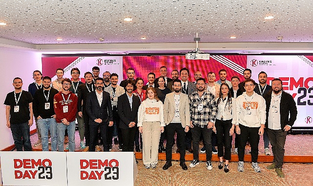 15 başarılı teşebbüs kworks’23 demo day sahnesinde yer aldı