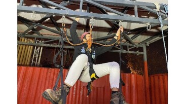 Afet gönüllüleri Büyükşehir İtfaiyesi ile deneyimleniyor