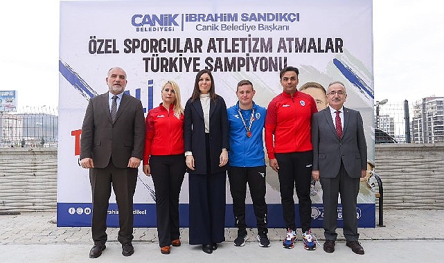 AK Parti Genel Lider Yardımcısı Karaaslan ve Lider Sandıkçı’dan Akıncı TİHA Pozu