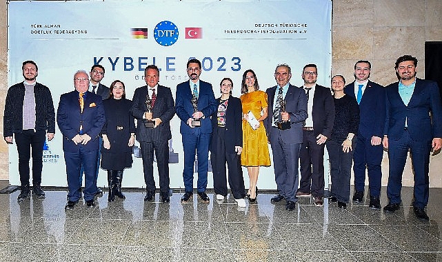 Alman-Türk Dostluk Federasyonu’ndan Lider Soyer’e “Kültür Ödülü”
