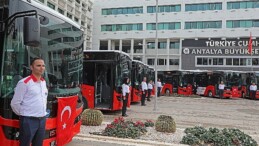 Antalya Büyükşehir toplu taşıma filosuna 20 yeni otobüs kattı 
