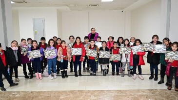 Bağcılar Belediyesi’nden depremzede çocuklara fiyatsız tiyatro oyunu