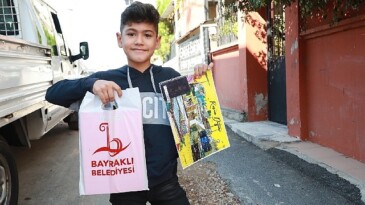 Bayraklı’dan Türkiye’ye örnek dayanışma Lider Sandal, “Biz büyük bir aileyiz”