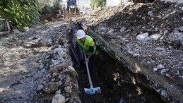Büyükşehir Demre Kayaaltı’nı kanalizasyon sorunu çözüyor