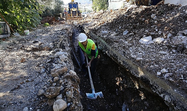 Büyükşehir Demre Kayaaltı’nı kanalizasyon sorunu çözüyor