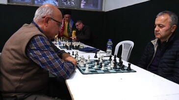 Dedeler ve torunlar satrançta yarıştı