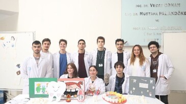 Deü’den down sendromlu gençlere ağız ve diş sıhhati eğitimi