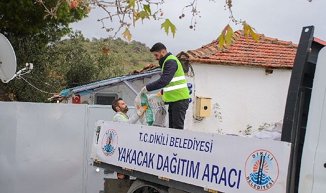 Dikili Belediyesi’nden yakacak yardımı