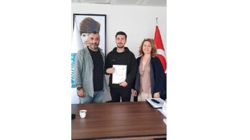 Egeli Bulut’un “Cumhuriyeti Biz Bu türlü Kazandık!” tasarımı ödüllendirildi