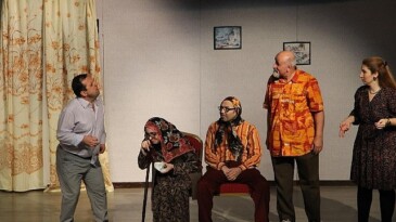 “Entrikalı Dolap Komedyası” Saray’da sahnelendi