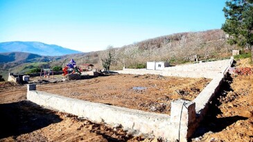 Eşme Ahmediye’ye futbol alanı