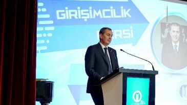 İş Bankası Genel Müdürü Hakan Ortan, Girişimcilik Dersi’nin konuğu oldu