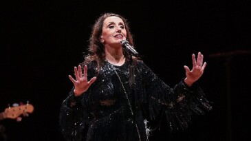 İş Sanat’tan Luz Casal Geçti