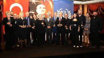 İsmet Küntay Tiyatro Ödülleri’nden Kent Tiyatroları’na Cumhuriyetin 100. Yılı Özel Mükafatı