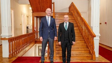 İzmir Büyükşehir Belediyesi çocuk dostu kent için UNICEF ile protokol imzaladı