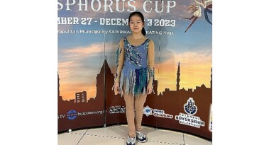 İzmirli Deniz buz pateninde altın madalya kazandı