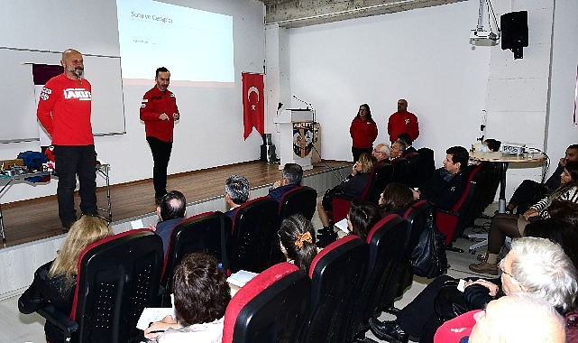 Karabağlar’da Mahalle Afet Gönüllüleri eğitimi başladı